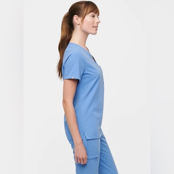 FIGS Catarina Scrub Top in Cool Blue - Picture 4 of 11